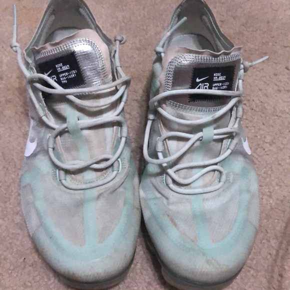 White Nike Vapormax - Picture 2 of 2